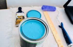 Hiring a professional painter vs. DIY